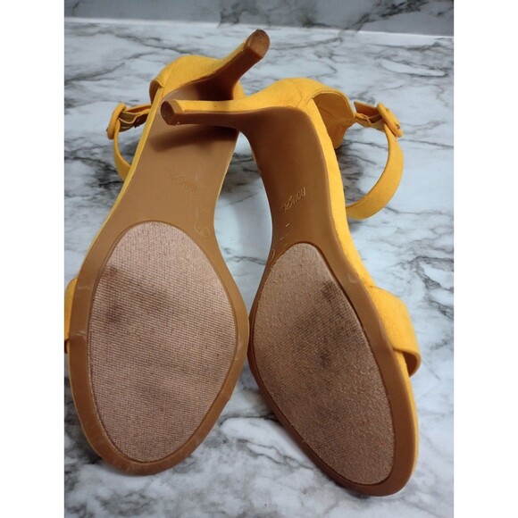 Rouge Yellow Heels Size 9 - Picture 9 of 12